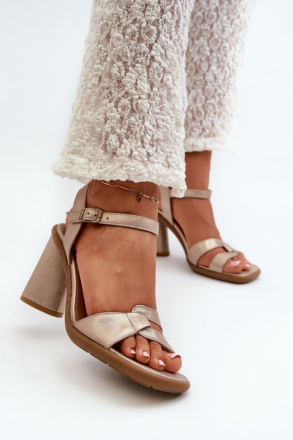 Heel sandals Step in style