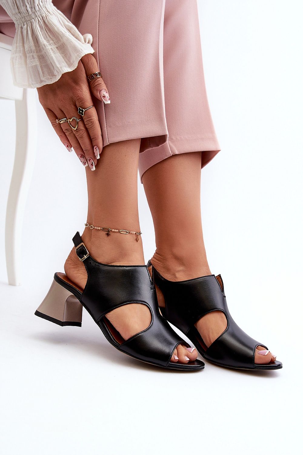 Heel sandals Step in style