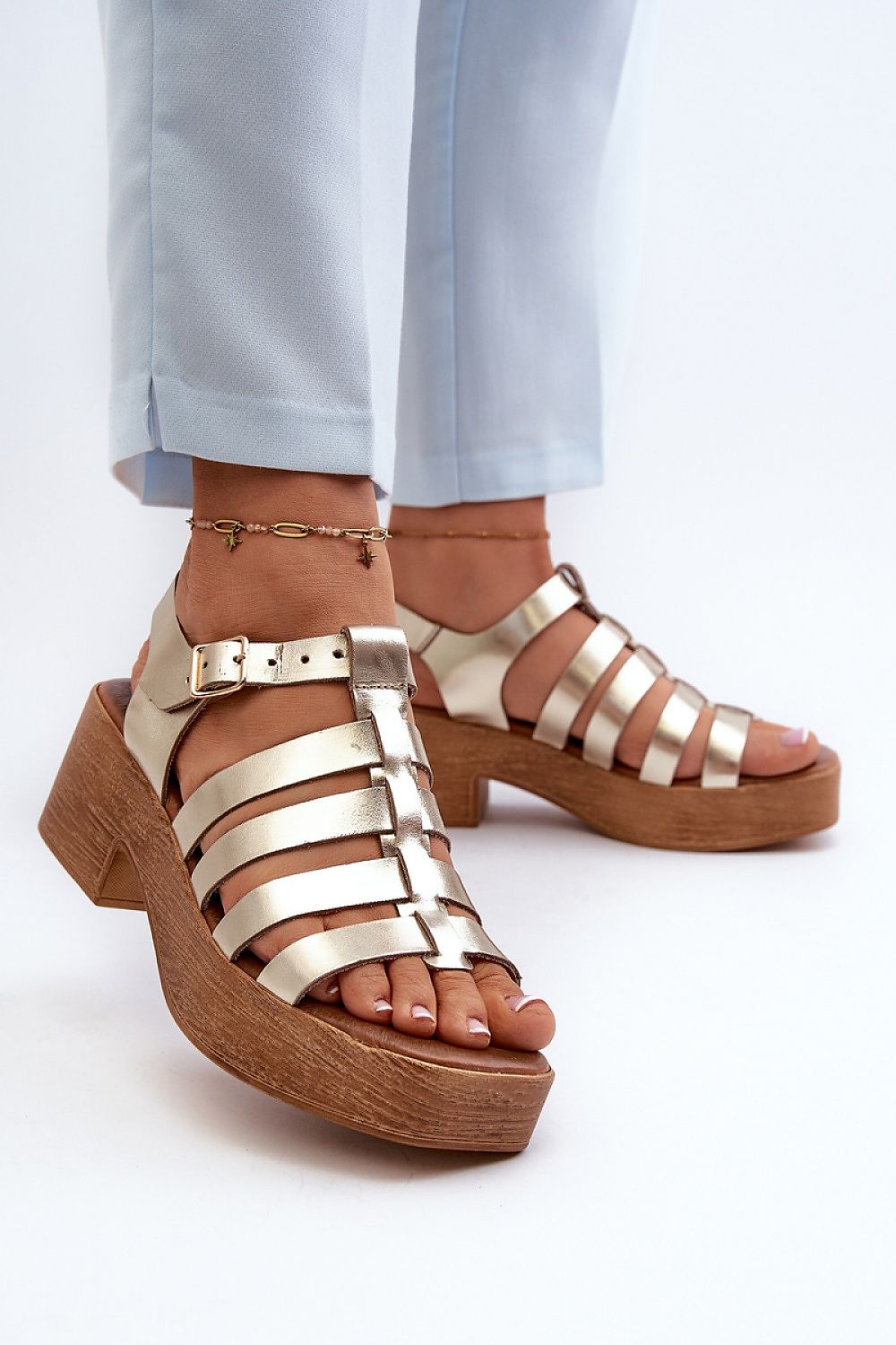 Heel sandals Step in style