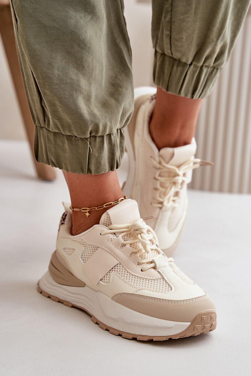 Sport Shoes Step in style beige